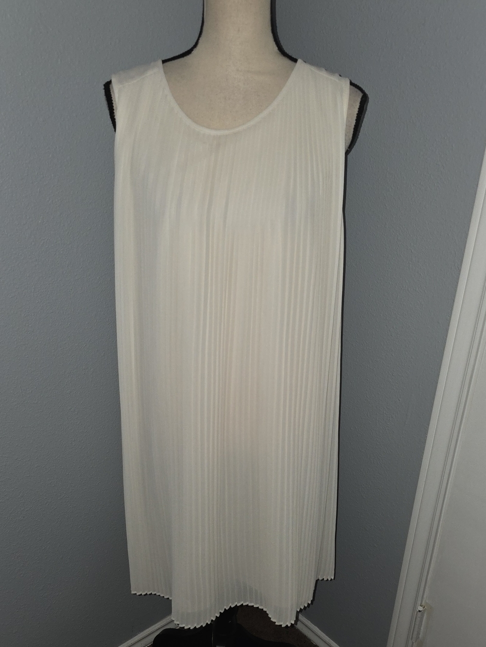 Banana Republic Ivory Sleeveless Pleated Shift Dress Sz L